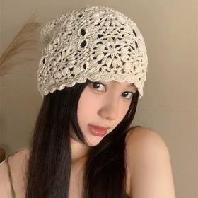 【拍照敲出片❗镂空手工毛线帽】甜美LOOK「范围感足足的」简约不单调，复古手工勾花风格，修饰脸型显脸小，怎么带都好看❗日系手工花朵编织包头帽，复古文艺透气堆堆帽L