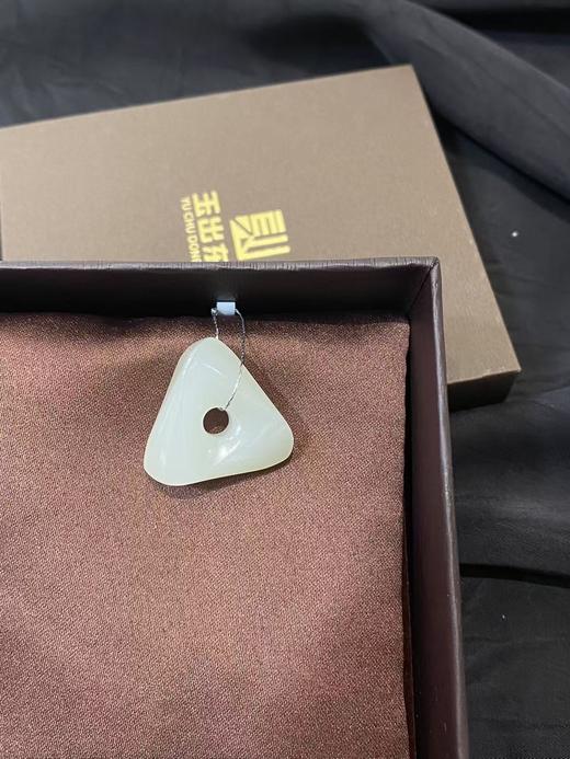 【于田产和田玉白玉平安佩】编号C55317，24*24，7克，出证书，发货1~5天，48小时鉴赏期 商品图1