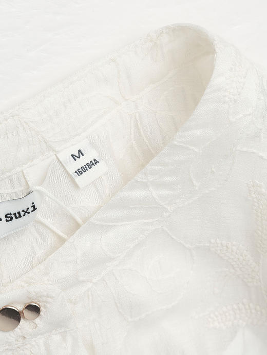 法式复古风立领刺绣衬衫 米白色长袖 精致镂空花纹超吸睛 商品图2