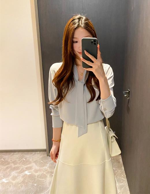 法式醋酸质感蝴蝶结飘带V领知性OL衬衫 商品图3