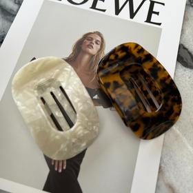 时尚博主人手一个的🐚【醋酸贝壳抓夹】小众不撞款的气质款抓夹〰️双色可选 加厚材质质感拉满❕