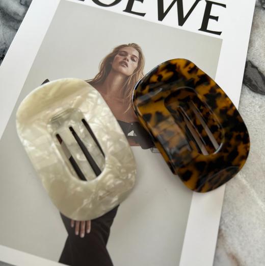 时尚博主人手一个的🐚【醋酸贝壳抓夹】小众不撞款的气质款抓夹〰️双色可选 加厚材质质感拉满❕ 商品图0