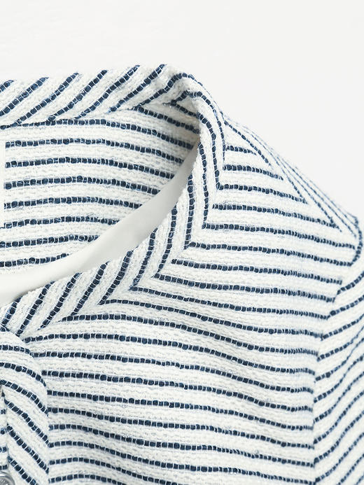 小香风条纹短外套女 圆领金属扣设计 复古时髦搭牛仔裤 商品图2