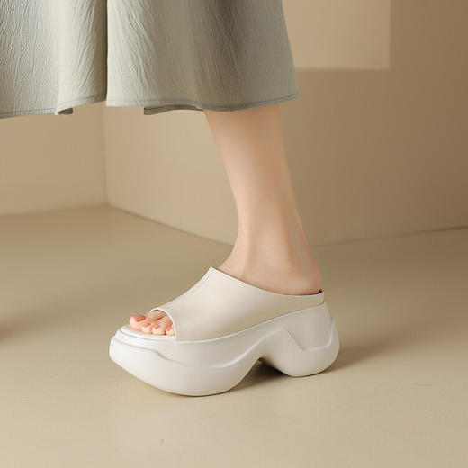 8cm露趾凉拖女牛皮粗跟厚底夏季新款时尚金色小个子白色一字凉拖 商品图0