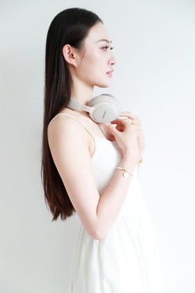 显脸小又高颜值，头戴式蓝牙耳机。美拉德复古色降噪耳麦C081058