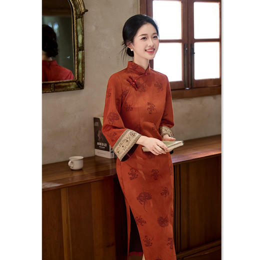 SYK11502 时尚改良新中式长款倒大袖麂皮绒旗袍2025秋季新款复古国风旗袍裙 商品图1