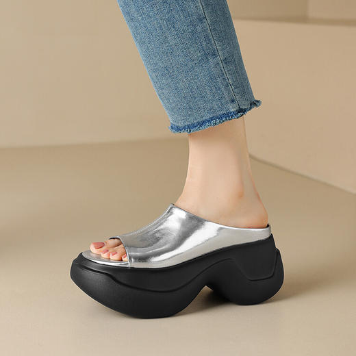 8cm露趾凉拖女牛皮粗跟厚底夏季新款时尚金色小个子白色一字凉拖 商品图3