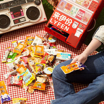 来伊份贩卖机零食大礼包100袋/超5斤 卤味解馋零食礼盒生日礼物礼品送礼 /休闲食品 /豆干/素食零食 /素食礼包/礼盒 商品图4