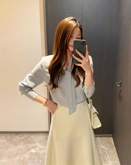 法式醋酸质感蝴蝶结飘带V领知性OL衬衫 商品图4