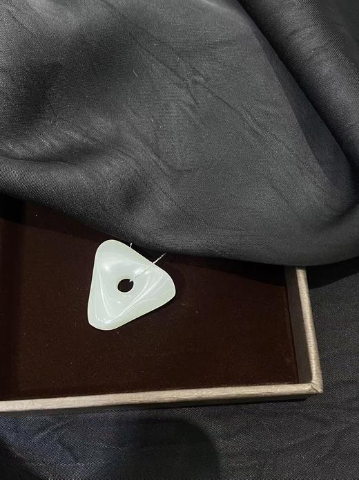 【于田产和田玉白玉平安佩】编号C55317，24*24，7克，出证书，发货1~5天，48小时鉴赏期 商品图2