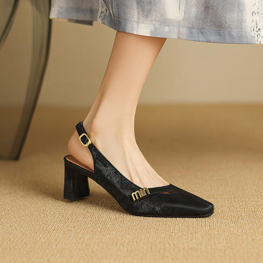 丝绸牛皮~国风复古配裙子粗跟尖头后空包头凉鞋女时尚简约高跟鞋 商品图2