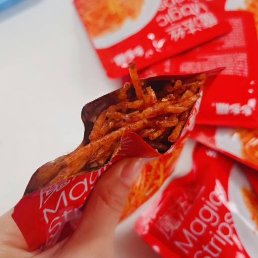 //【乡乡嘴魔法丝爆辣味】来了🥳💰9.9元十包 现在辣条🫰也开始卷➰了hhh 超辣✨魔法丝，辣到起飞 这次爆辣的辣丝🥰真的能让我吃过瘾 商品图7