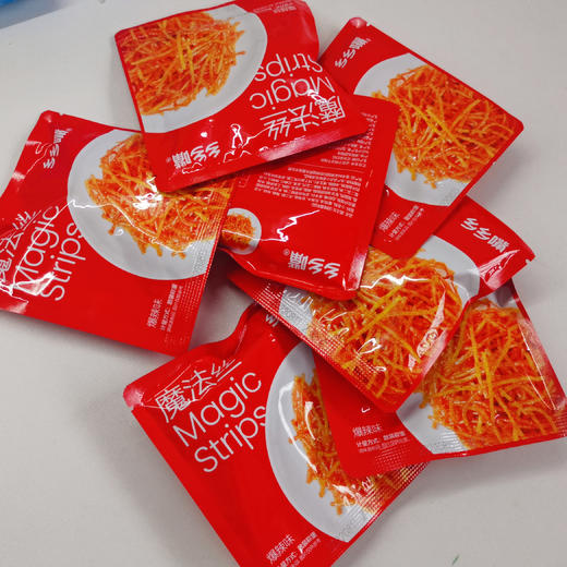 //【乡乡嘴魔法丝爆辣味】来了🥳💰9.9元十包 现在辣条🫰也开始卷➰了hhh 超辣✨魔法丝，辣到起飞 这次爆辣的辣丝🥰真的能让我吃过瘾 商品图4