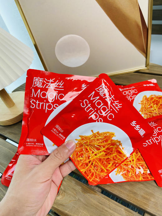 //【乡乡嘴魔法丝爆辣味】来了🥳💰9.9元十包 现在辣条🫰也开始卷➰了hhh 超辣✨魔法丝，辣到起飞 这次爆辣的辣丝🥰真的能让我吃过瘾 商品图6