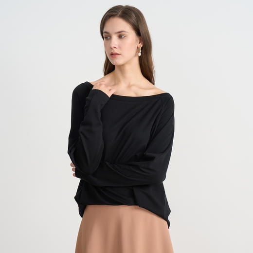 EITIE爱特爱简约黑色慵懒宽松一字领莱赛尔长袖T恤衫2025秋季新款小上衣C2513820 商品图2