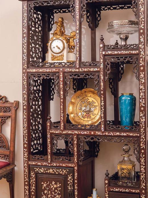 独角鹿西洋古董中国出品祥云卷叶纹镂雕装饰东方缠枝花卉主题螺钿镶嵌硬木多宝阁 商品图3