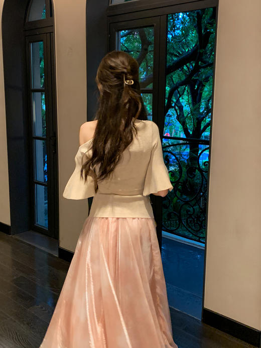 张心子【月光海滩】不规则斜领半袖针织衫女秋季新款气质显瘦上衣 U2508015 商品图4