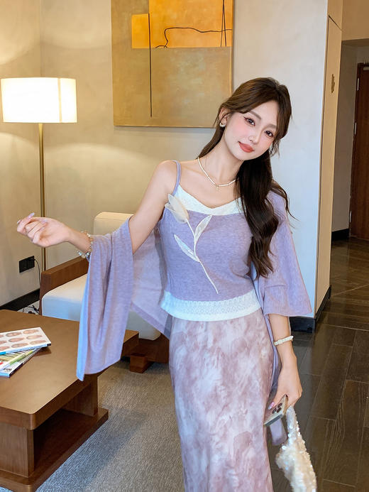 张心子【柔光铃兰】立体设计花拼接吊带披肩开衫气质套装女秋新款 U2508013 商品图8