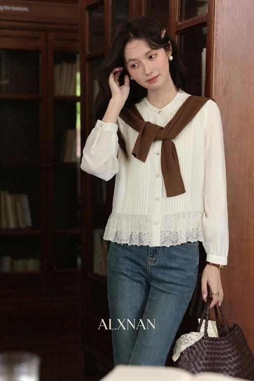 鹿向南「白巧柔光」法式杏色衬衫女早秋新款蕾丝拼接气质长袖上衣 商品图5