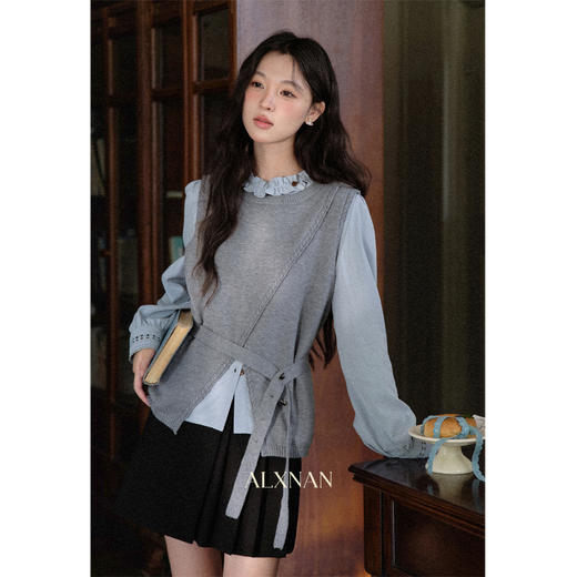 鹿向南「雾海听鲸」设计感灰色圆领外搭马甲背心女秋百搭显瘦上衣 商品图0