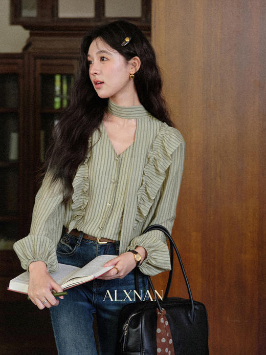 【6折秒杀】鹿向南「绿蔓绮想」法式独特条纹长袖衬衫女秋宽松设计感气质上衣L569159 商品图0