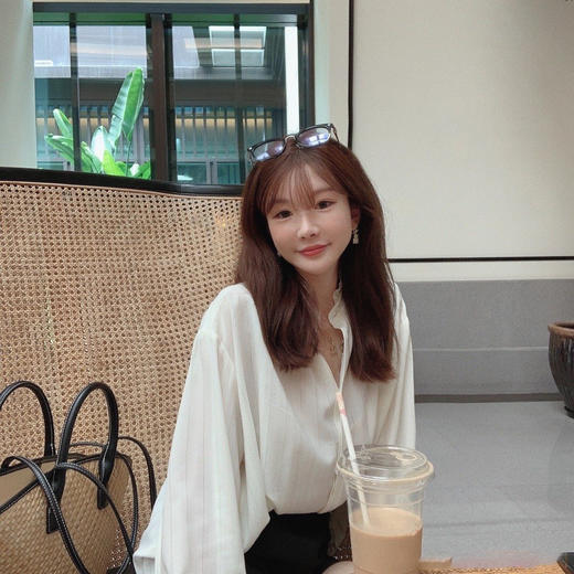 金蘑菇菇【夏日画廊 原创三醋酸系列】冷晶醋酸宽松v领长袖衬衫 商品图0