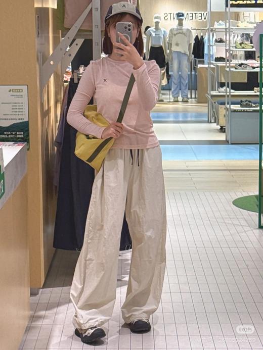 一店d 接下来𝐀𝐂𝐌𝐄𝐈𝐓𝐄𝐌爱棵米休闲长tee❗️户外山系新宠！！
蕞蕞舒服的天丝莱赛尔混纺面料 上身直接与肌肤融为一体 尤其搭配上合身裁剪后 更加自由无束缚 每一次动作都舒展畅快 商品图12