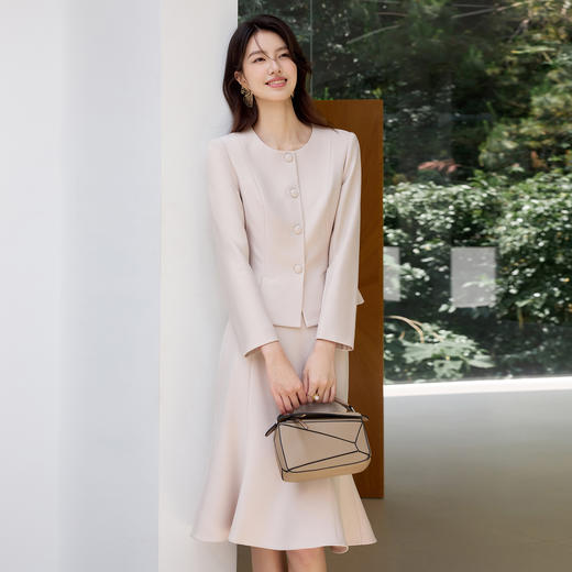 IWY/秋季气质米色鱼尾裙西装半裙女小香风正式场合长袖职业裙两件套J25C201+J25S202 商品图3