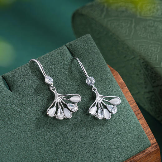 子佩集S925银【飞扬裙摆】耳环【Z19722】纯银时尚小裙裙猫眼石锆石2507 商品图1