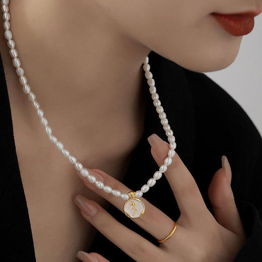 雀说 玫瑰花天然淡水珍珠项链女高级感轻奢复古法式珐琅吊坠 商品图3