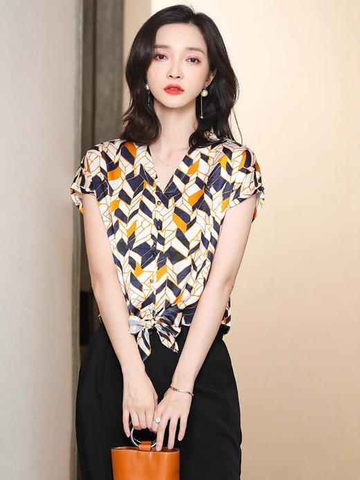 丁摩 真丝衬衫女士新款夏季V领短袖格纹别致设计感小众上衣5ZF-3358 商品图7