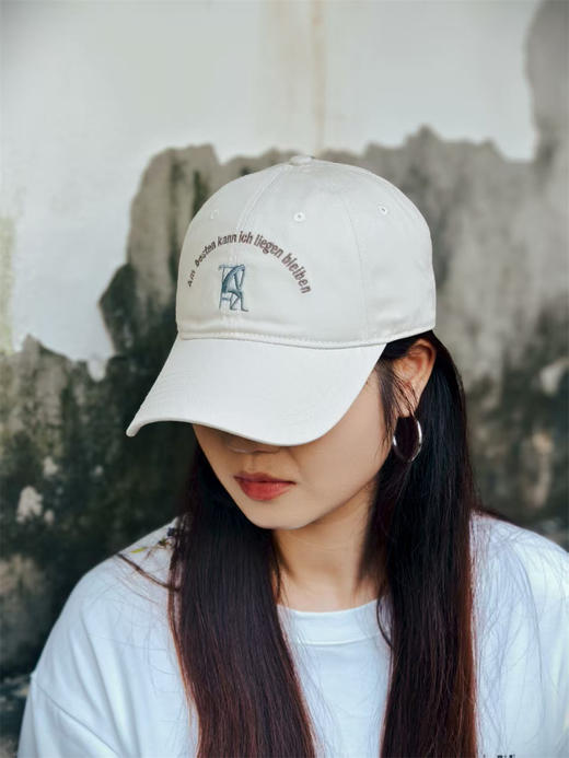 【现货 五色可选 】卡夫卡“慢活”系列棒球帽   藏蓝/灰/咖色/深红/米白帽围可调节 文创 穿搭 帽子 夏季 广西师范大学出版社 商品图10