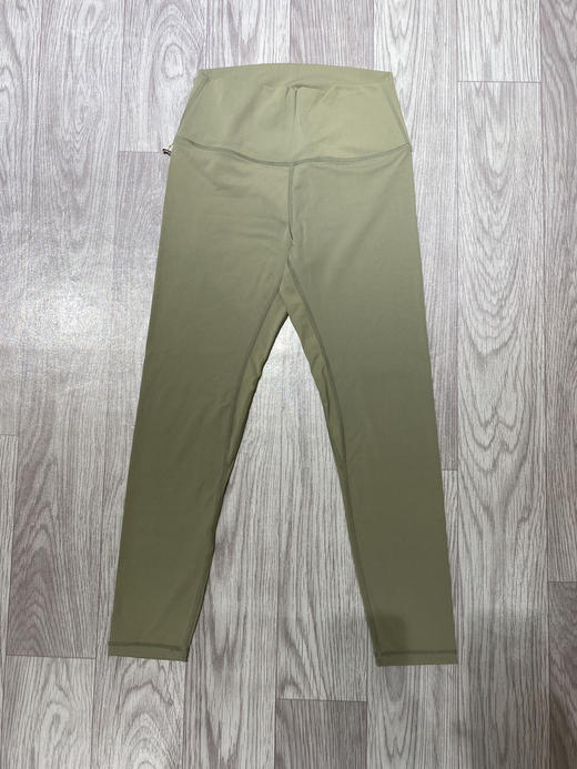 原单正品 CalvinKlein 女款打底裤 运动瑜伽裤  三个色S M L
正品进口 欧洲订单，官方在售价格129欧元，折合人民币1080元！ 商品图6