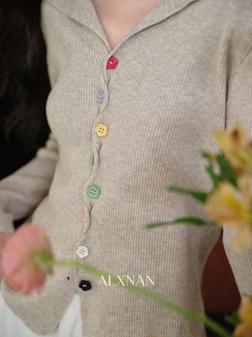 鹿向南「四季秋语」燕麦色修身针织衫女秋新款设计感长袖开衫上衣 商品图0