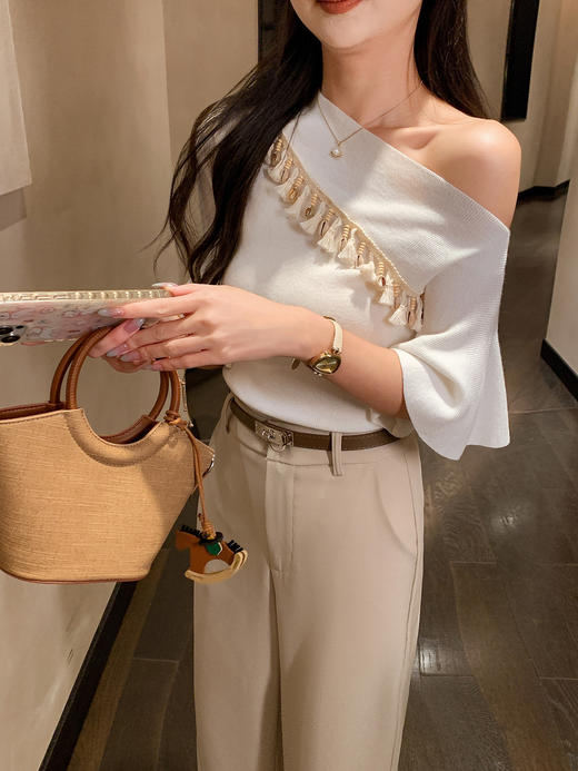 张心子【月光海滩】不规则斜领半袖针织衫女秋季新款气质显瘦上衣 U2508015 商品图14