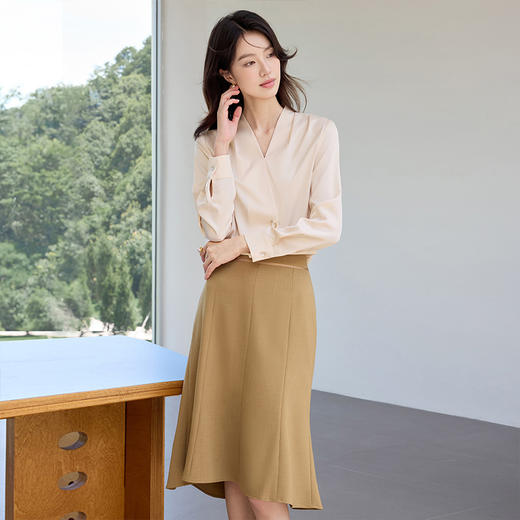 IWY/气质米杏色长袖衬衫套裙女正式场合接待职业装衬衣半裙套装24B591+25S789 商品图5