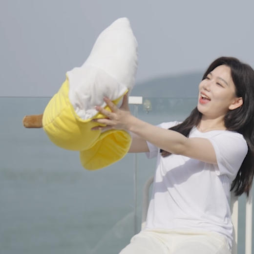 舒柔抱枕靠枕毛绒靠垫可剥皮糯香蕉 商品图0