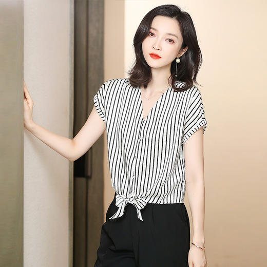 丁摩 真丝衬衫女士新款夏季V领短袖格纹别致设计感小众上衣5ZF-3358 商品图0