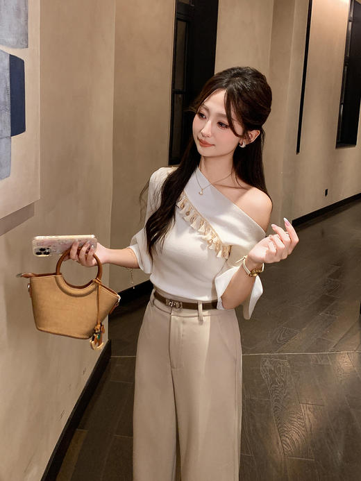 张心子【月光海滩】不规则斜领半袖针织衫女秋季新款气质显瘦上衣 U2508015 商品图13