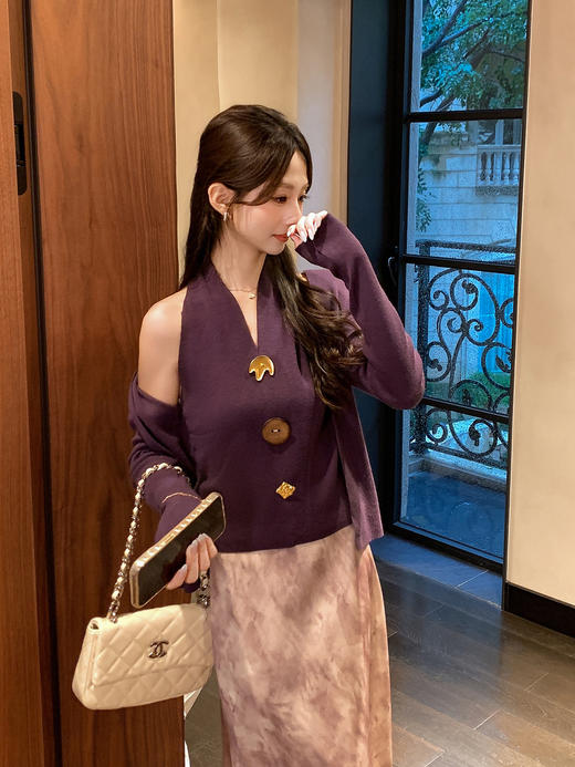 张心子【舒适软fufu】法式露肩挂脖领针织衫女秋季新款假两件设计 U2508007 商品图5