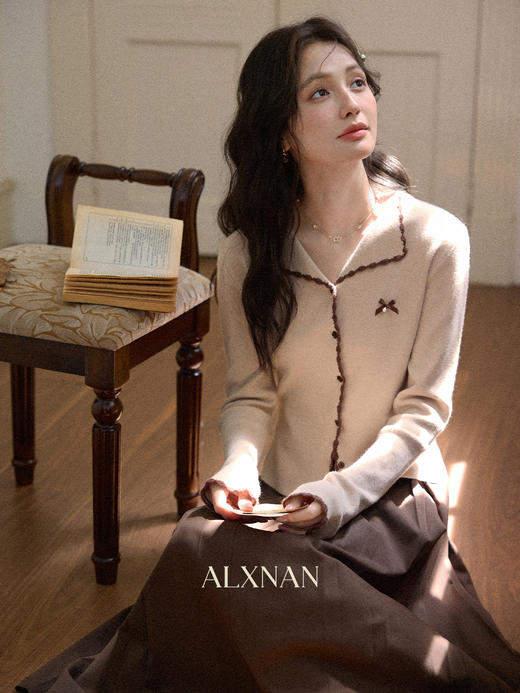 鹿向南「焙暖蕴柔」早秋燕麦色针织开衫小众短款长袖外穿上衣女 商品图0