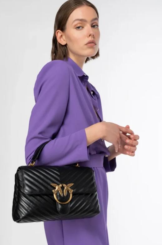 【新品现货超惠秒】Pinko Love Puff 女士绗缝V形图案真皮单肩包，黑金配色 商品图7