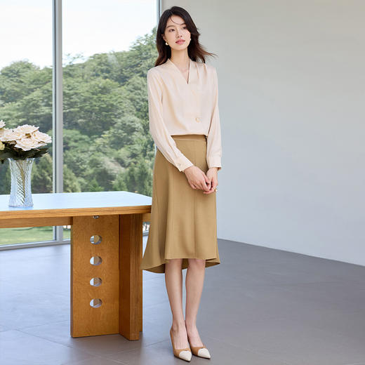 IWY/气质米杏色长袖衬衫套裙女正式场合接待职业装衬衣半裙套装24B591+25S789 商品图2