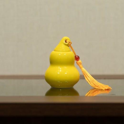 郑师傅 花梨木葫芦香囊香丸，三款古法香丸（盛唐宫中香、李主帐中香、流金龙涎香），搭配了天然花梨木葫芦香囊。搭配福寿纹饰，寓意“福寿双全”。 商品图1