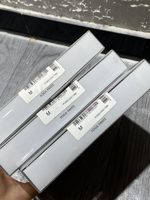 原单正品 CalvinKlein 女款打底裤 运动瑜伽裤  三个色S M L
正品进口 欧洲订单，官方在售价格129欧元，折合人民币1080元！ 商品图12