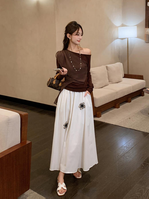 张心子【尼斯周末】高级感减龄刺绣半身裙女秋季新款高腰大摆伞裙 U2508045 商品图3