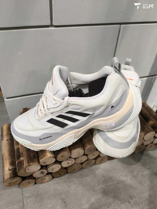 阿迪达斯运动鞋 商品图1