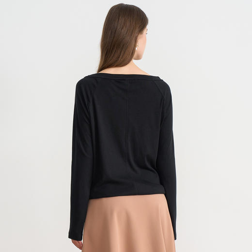 EITIE爱特爱简约黑色慵懒宽松一字领莱赛尔长袖T恤衫2025秋季新款小上衣C2513820 商品图4