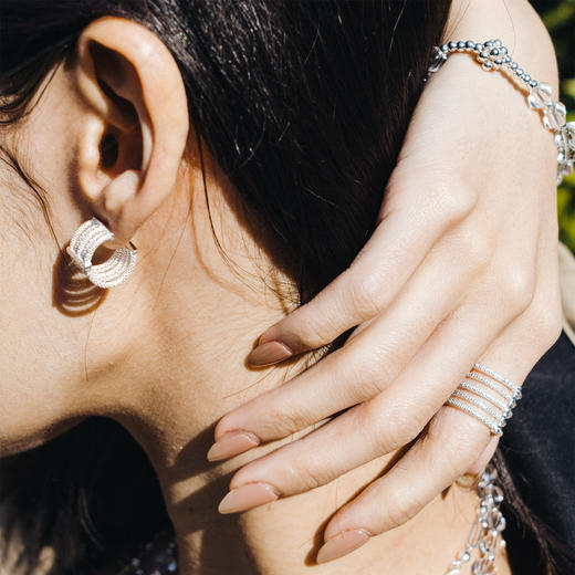 【夏季新款】alodia.co 品牌直发 月影凝霜雕刻珠白水晶手链 925银设计款天然水晶手串小众弹力绳 商品图5