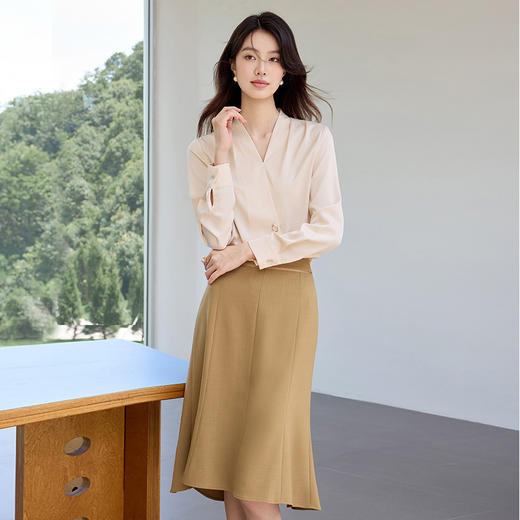 IWY/气质米杏色长袖衬衫套裙女正式场合接待职业装衬衣半裙套装24B591+25S789 商品图3